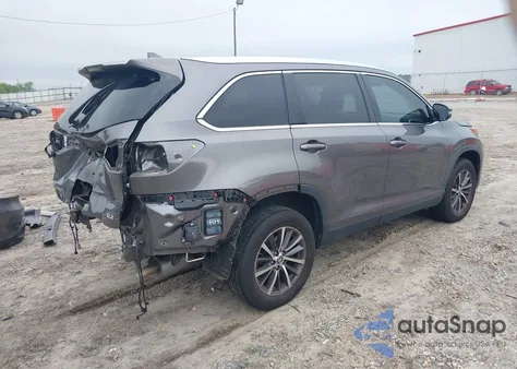 2019 Toyota Highlander Xle z USA, uszkodzony, nr VIN 5TDKZRFH3KS567304